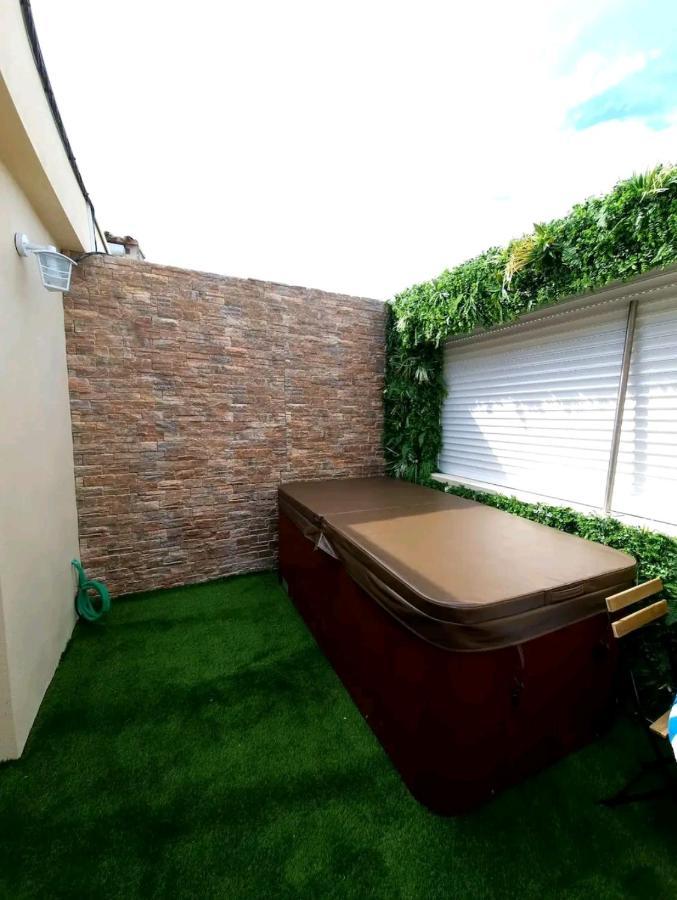 Suite Jaccuzzi En Camargue Пор-Сен-Луи-дю-Рон Екстериор снимка