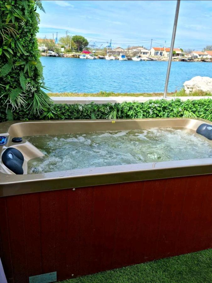 Suite Jaccuzzi En Camargue Пор-Сен-Луи-дю-Рон Екстериор снимка